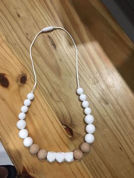 Picture of Mom Necklace - White