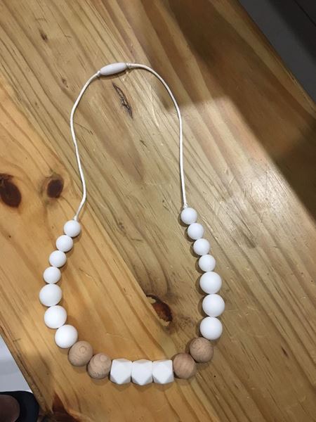 Picture of Mom Necklace - White